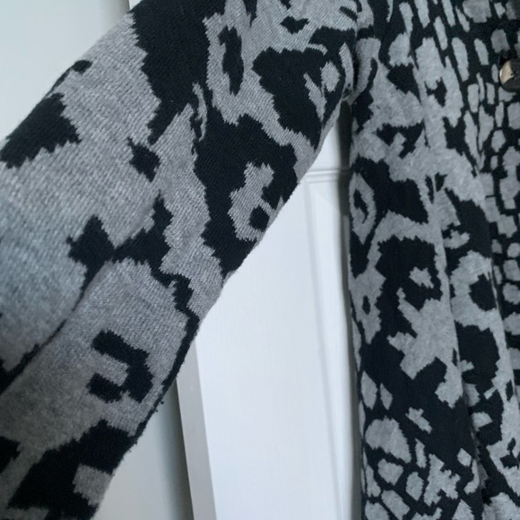 Bobeau asymmetrical one button cardigan . - Picture 3 of 5